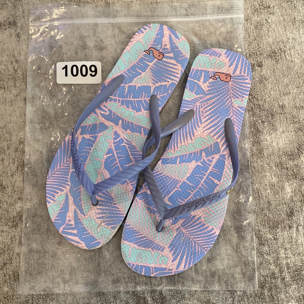 Vineyard vines flip flops {1009} - Picture 2 of 7